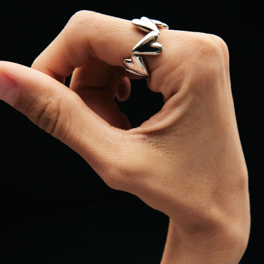 Кольцо танцующих сердец из серебра 925 покрытого родием – купить в ...