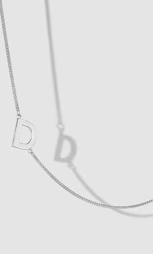 Подвеска-буква D с белой эмалью