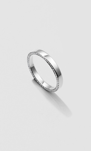 Обручальное кольцо тонкое с бриллиантами в грани