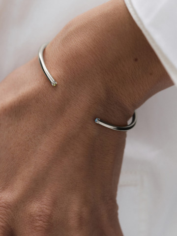 Avgvst x J.Kim Открытый браслет из серебра