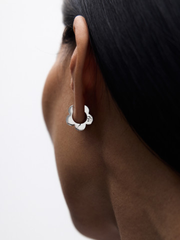 Avgvst x J.Kim Хупы мини-пятилистники из белого золота