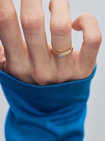 Микроперстень из лимонного золота с бриллиантом