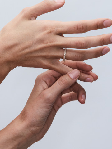 То самое кольцо с бриллиантами из лимонного золота