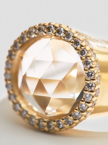 Кольцо с хрустальной розой и бриллиантами из лимонного золота