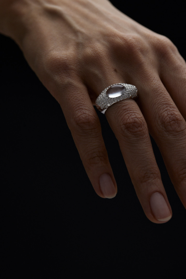 Перстень-галька с бриллиантами