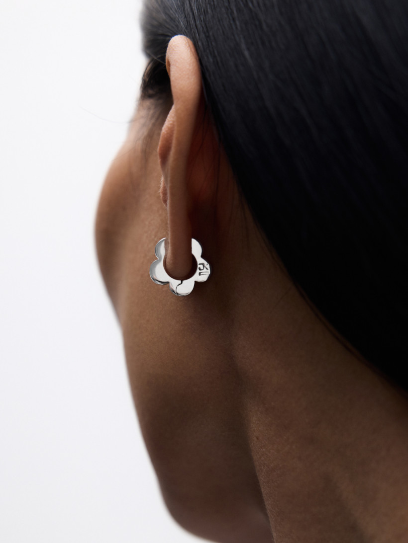 Avgvst x J.Kim Хупы мини-пятилистники из белого золота