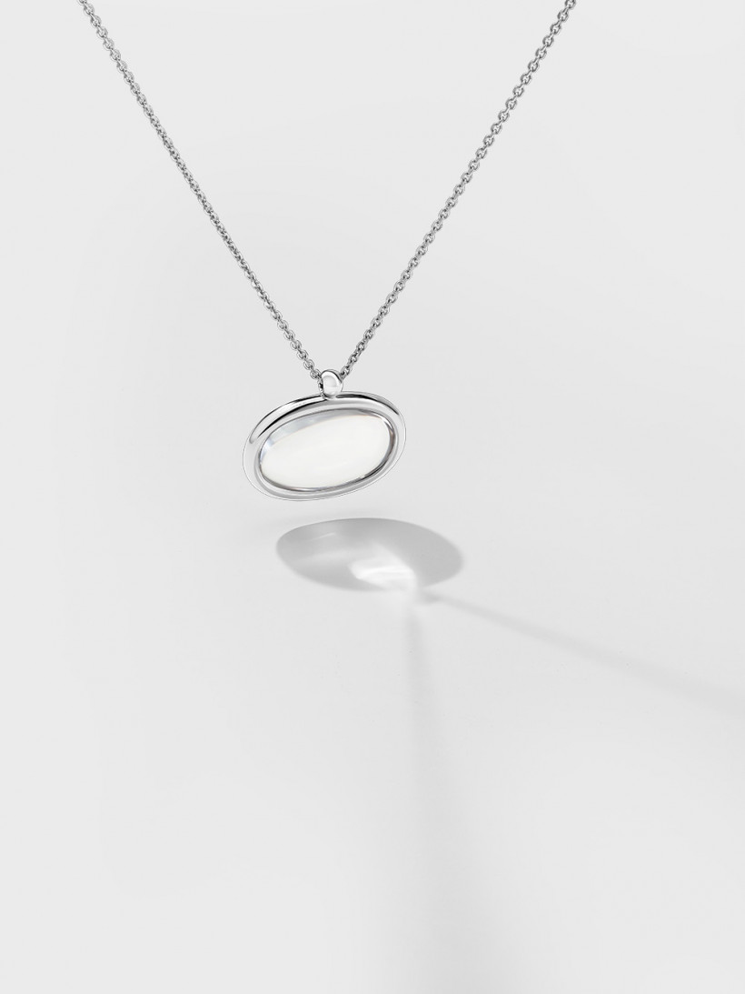 Венский медальон из белого золота с горным хрусталем