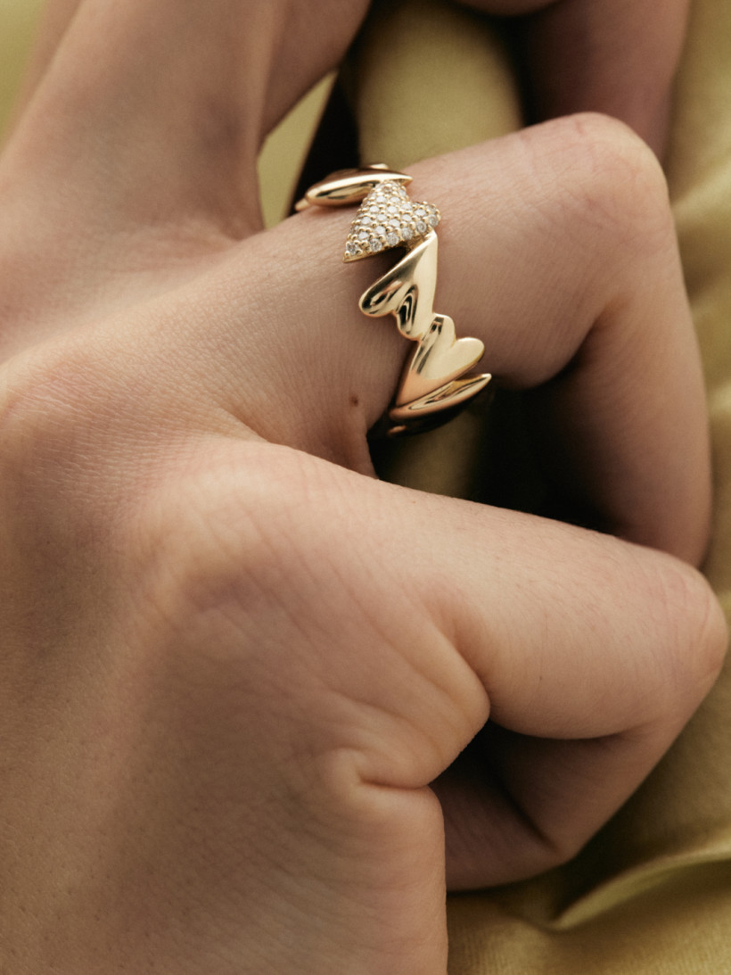 Кольцо танцующих сердец с бриллиантами из лимонного золота