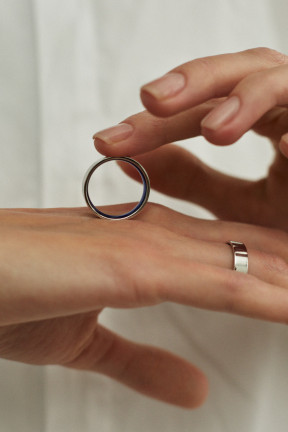 Обручальное кольцо с эмалью внутри матовое