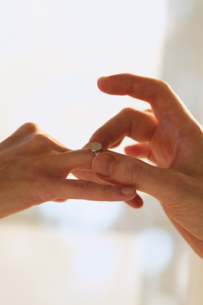 Кольцо для помолвки двухцветное с желтыми бриллиантами