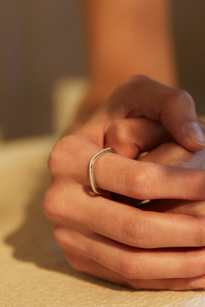 Квадратное кольцо с белой эмалью