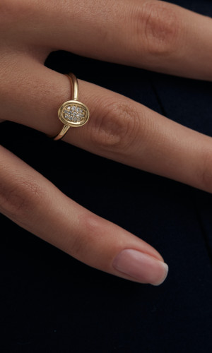 Кольцо-медальон с бриллиантами из лимонного золота