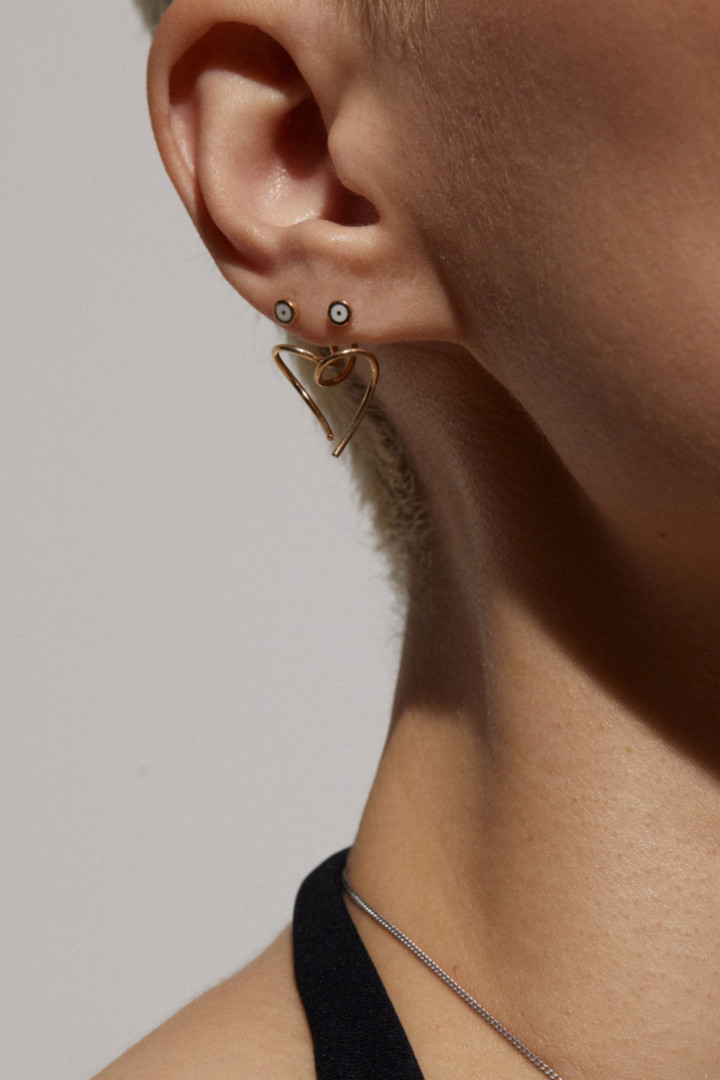 Серьга-завиток Луна из лимонного золота левая