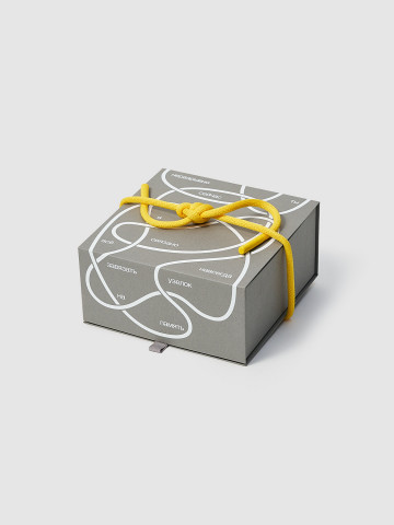 Подарочная коробка с узлом