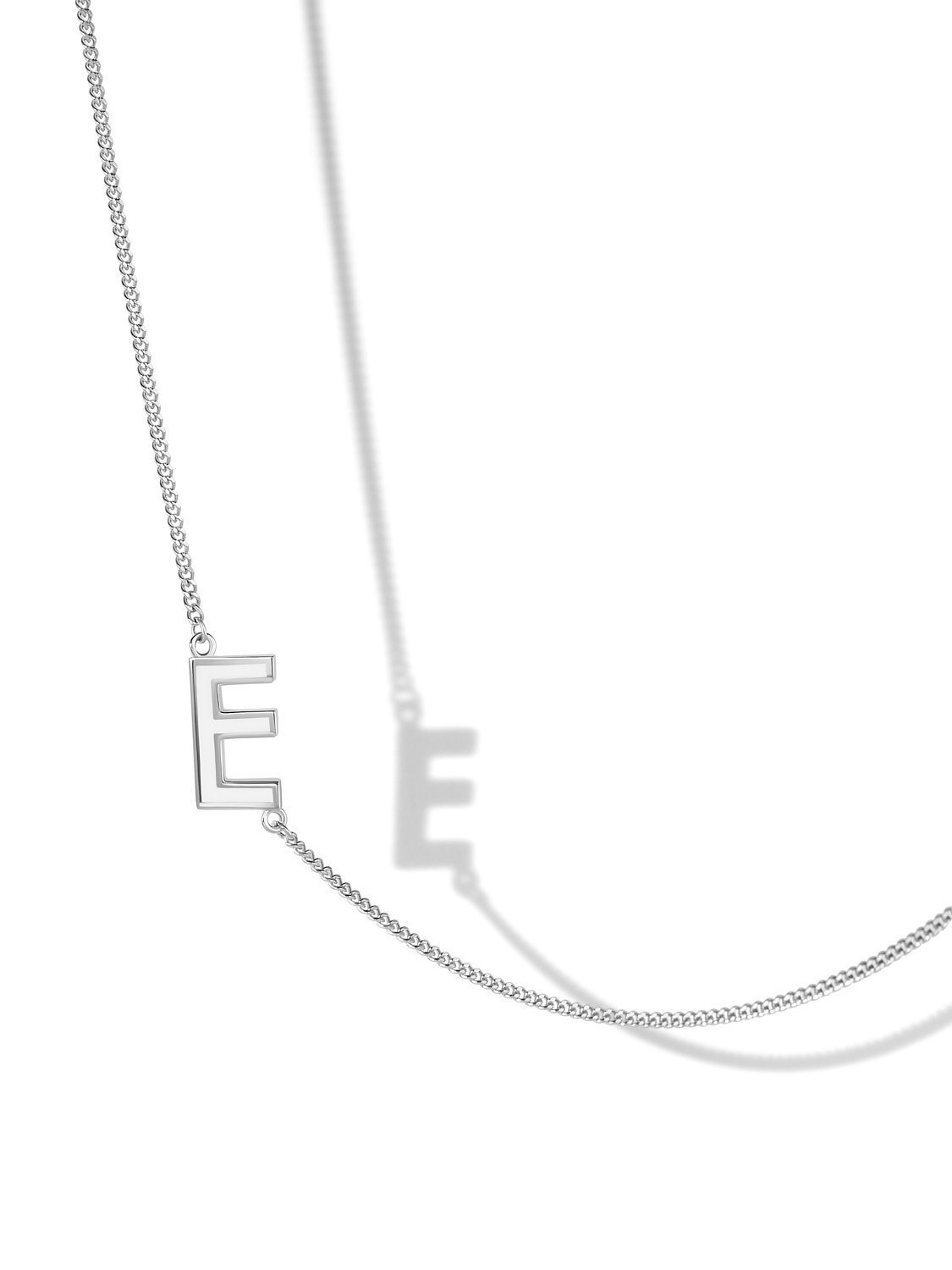 Подвеска-буква E с белой эмалью