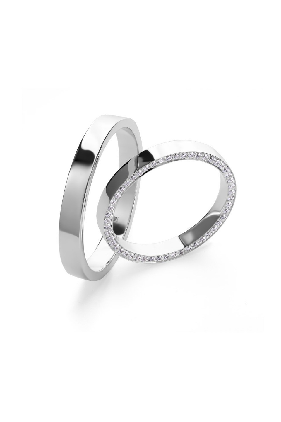Обручальное кольцо тонкое с бриллиантами в грани 