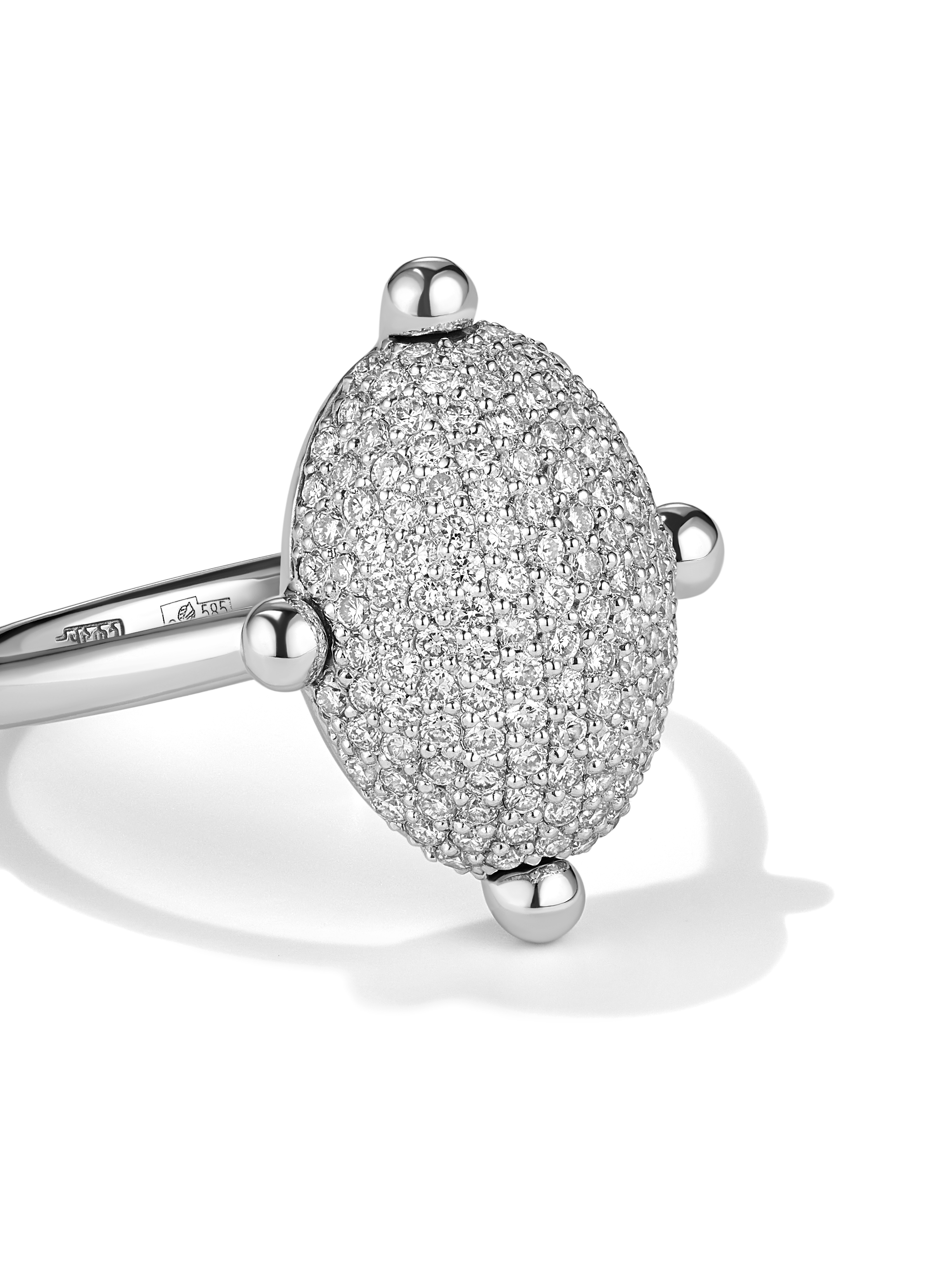 Кольцо с четырьмя шариками с бриллиантами 