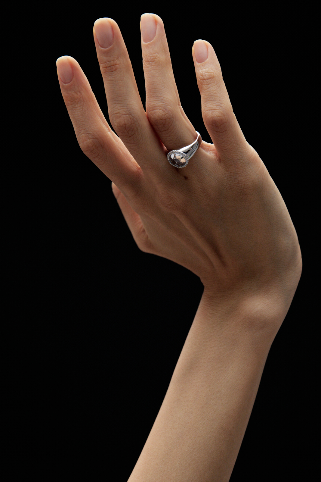 Кольцо с хрустальной розой и бриллиантами 